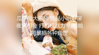  19牛仔短裤贫乳新人美女和炮友两场啪啪，特写深喉口交掰穴舔逼，干起来特别爽拨开裤子插入