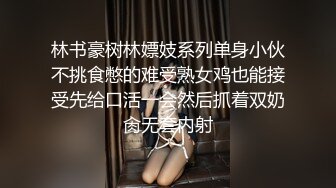 【新片速遞】两个年轻的妹子在房间里面叠罗汉，相互玩穴舔逼，大长腿很诱惑