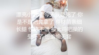 两个妹子留一个啪啪，上位骑乘床上翘屁股后人猛操