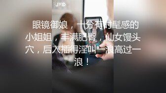 两个高挑美女护士制服白丝情欲躁动互相爱抚，戴上硕大鸡巴啪啪大力抽送