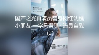 两个极品嫩逼小妹性感粉嫩无毛逼双头道具互相抽插，尿尿给狼友看