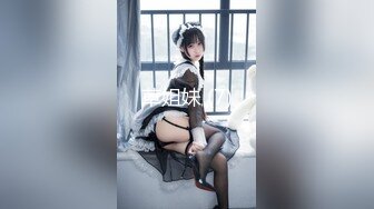 可爱的Ria 久留美 知道你在 cosplay 大会上一整天都在看着她的山雀从她的 cosplay 服装中凸出来。