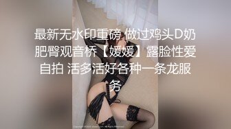 大神在高校偷拍女厕，一个紧身牛仔裤少妇，另一个学生妹正脸也太美了，身材又好