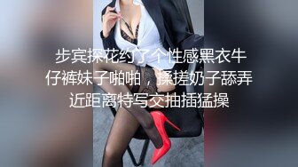 绿帽情节老公找了个单男跟老婆玩3P，一个插小骚逼，一个插屁眼，好骚