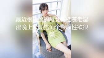 外表甜美花臂纹身，拨开内裤扣骚穴，69互舔