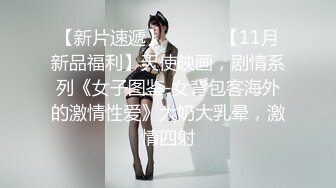 穿丝袜的娇小女学生在购物中心的更衣室里做危险的口交