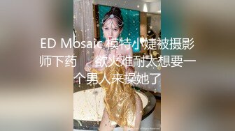 闷骚女公共场合下不经意间真空走光，被无意褕拍才发现的秘密18V