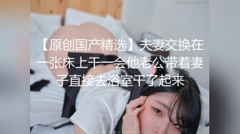   蜜桃臀170CM大长腿兼职美女，脱下内裤揉搓阴蒂，翘起屁股舔屌，腰细美臀骑乘扭动，扶着屁股后入爆插