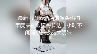  用利抽插丰乳肥臀大奶妹，超短裙一把抱住揉奶子，镜头前深喉插嘴，开档灰丝扣穴后人爆插