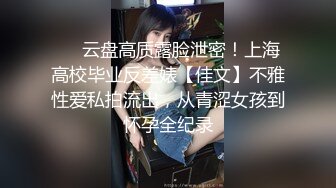 小母狗屁股翘高高 等待大鸡巴进入