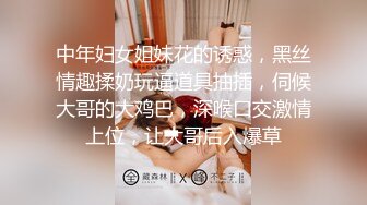 母乳风骚少妇露脸黑丝情趣给狼友挤奶喝，让大哥吃奶抠逼，疯狂草嘴深喉口交，无套爆草多体位蹂躏内射骚逼