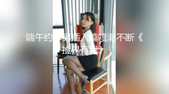 地铁上一路跟踪性感黑丝美女就穿着丝袜里面没穿内裤让人想入非非 