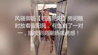 潜入医院女厕蹲守隔板下多角度偷拍 美少妇用长长的棉签捅肛门