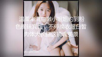 美女吃鸡自拍