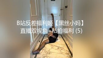   大学美女校花来了，全程露脸让小哥哥在桌子前抽插，对着镜头浪荡呻吟，表情好骚后入抽插，精彩刺激看了秒硬