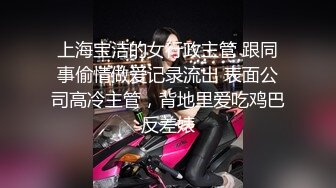 肤白貌美极品小女人的诱惑，跟小哥开房中场休息诱惑狼友，奶子翘挺逼逼肥美没有毛，掰开看特写抠进骚逼口交