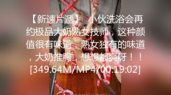 国内厕拍大神潜入商场隔板女厕全景近距离手机偷拍 美女尿尿被两个妹子发现了对着手机方向不停看