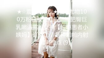  粉色头发卡哇伊眼镜萌妹子啪啪，特写深喉交上骑乘晃动大奶