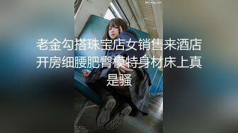 头发黑泽亮丽的美少妇，满满的韵味扑面而来，跟着上厕所偷拍她嘘嘘，这浓密的阴毛简直是我的最爱！