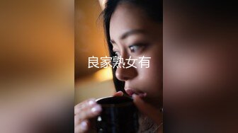 身材苗条漂亮妹子约网友野外车震