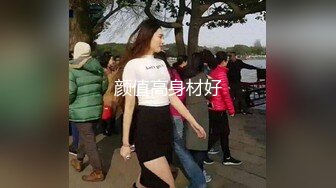 长裙性感外围美女啪啪,开始干逼还好,冲刺时用力太猛操痛了