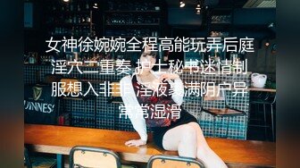   邻家小妹！新人眼镜美妞下海，脱光光自摸，苗条身材粉嫩小穴，浴室洗澡湿身，坐在马桶上掰穴