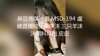 刺激！餐厅包间里把女友给单男操，极品身材，牛仔裤都来不及脱