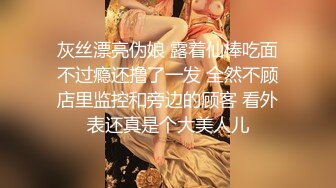 十月新流出私房大神极品收藏商场女厕全景后拍系列长筒裤靓妹裤子商标没有摘直接被尿喷湿