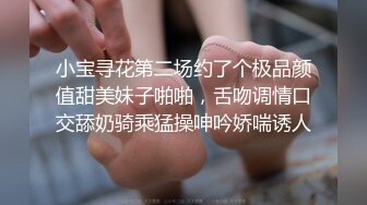 【是蜜桃臀吗】极品学生妹宿舍全裸~紧身裤~大翘臀~美~ ~~！~眼镜妹，反差婊，刺激 (1)