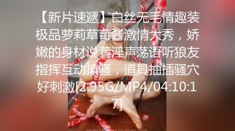 邪恶的房东暗藏摄像头偷拍身材不错的美女洗澡