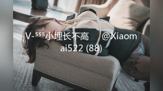 ✅反差女大学生✅在女友宿舍里操她，一边操一边担心舍友回来，紧张又刺激，文静女友性感开档肉丝大长腿太反差了