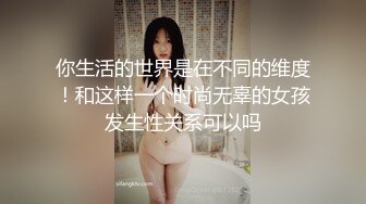 母狗趴着接受大鸡吧3p