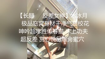 时尚带眼镜超大G奶美女揉奶自摸诱惑秀，极品粉嫩一线天肥逼，摸两下就出了很多水，近距离特写逼逼收缩往外流水