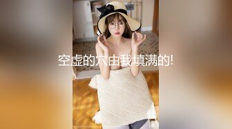 只穿着一件裹胸黑衣的性感大长腿美女 下体逼毛黑黝黝