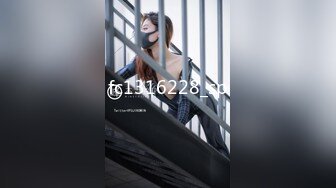 大奶美女3P 被灌的满脸绯红醉醺醺 内内都湿了一大片 强行脱衣服深喉 连续无套输出 内射两次 都操哭了