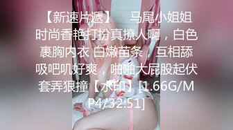 按摩店激情4P颜值，两个少妇躺在床上被两技师小哥按摩，揉奶摸逼AV棒伺候，床边大鸡巴爆草抽插对比超刺激