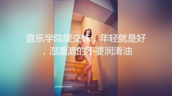  两个眼睛美御姐妹子双飞大战 黑丝巨乳换着玩无套操逼