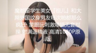 非常极品兼职美少女，金发背带裤萌妹，清纯又甜美，有点羞涩，各种姿势操嫩穴