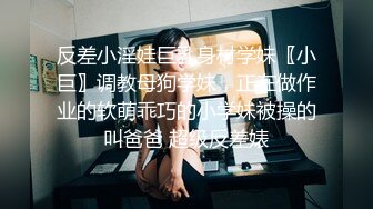 色老外要求年輕美眉扮成性感小貓咪讓他操