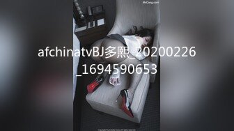 小哥哥会所享受技师的专业服务，奶子全身推刺激又舒坦，撅着屁股给服务员舔菊花真爽，大鸡巴插小嘴射了为止