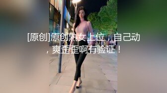 这小妞真骚啊，露脸跟小哥激情啪啪，舔弄大鸡巴让小哥掰开骚穴舔弄流着淫水的骚穴，无套抽插玩奶子呻吟内射