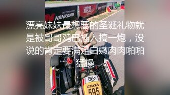 清纯超甜学生妹刚下海，顶级翘臀拨开丁字裤假屌爆，说话嗲嗲淫语骚话