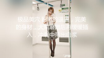 潜入女生宿舍偷拍到的一个圆脸妹子