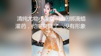 黑丝女神露脸跟小鲜肉大秀啪啪，淫荡风骚让小哥吃奶玩逼，无套抽插配合小哥各种姿势爆草，内射中出舔鸡巴