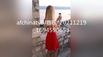 商场女厕近距离偷窥极品丝袜美少妇的馒头B